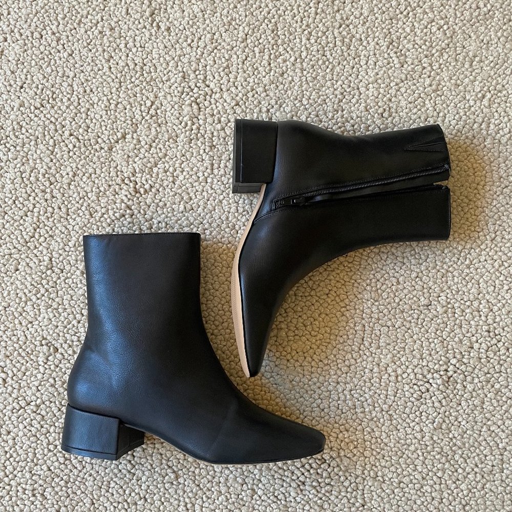 Ann Taylor LOFT New In Box Seamed Block Heel Boots Size 9